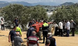 Alanya'da traktör devrildi, sürücüsü hayatını kaybetti