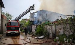 2 kardeşi yangından komşular kurtardı