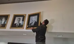 Kılıçdaroğlu'nun fotoğrafı genel merkeze tekrar asıldı