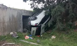 Burdur'da otomobil şarampole yuvarlandı