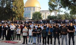 Mescid-i Aksa'da bayram namazı 140 bin Müslümanla kılındı