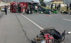 Antalya'da sebze yüklü kamyon ile motosiklet çarpıştı: 3 yaralı