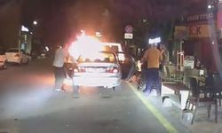 Motor kısmından alev alan otomobil paniğe neden oldu