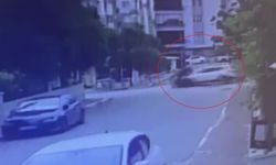 Antalya'da 2 polis memurunun yaralandığı kaza anı kamerada