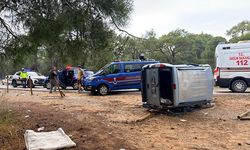 Manavgat'ta kamyonet ile hafif ticari araç çarpıştı