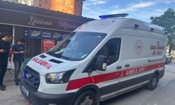 Evinden çıktığı sırada bıçaklandı