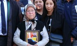 Acılı anne duruşmaya oğlunun portresiyle geldi
