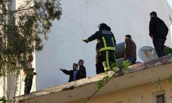 Üzerine benzin döktü gazeteci oyaladı polis yakaladı