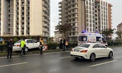 Kontrolden çıkan otomobil refüje çıktı