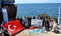 İnciraltı'nda deniz dibi temizliği