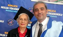 70 yaşında üniversiteden mezun oldu, belgesini profesör oğlu verdi