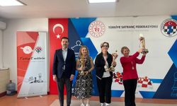 ‘Emektarlar’ 5 ödülle döndü