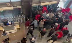 Cumhuriyet Halk Partisi binasında bulunan CHP’lilere müdahale başladı