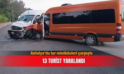 Antalya'da tur minibüsleri çarpıştı: 13 turist yaralandı