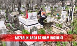 Mezarlıklarda bayram hazırlığı
