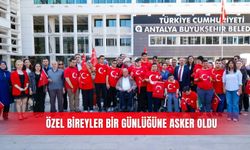 Özel bireyler bir günlüğüne asker oldu