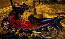 Alanya'da refüje çarpan motosikletli hayatını kaybetti