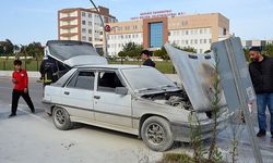 Serik'te otomobil seyir halinde yandı