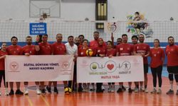 Antalya’da 30 takımın katıldığı geleneksel voleybol turnuvası başladı