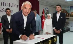 Bakan Ersoy, Antalyalı çiftin nikah şahidi oldu