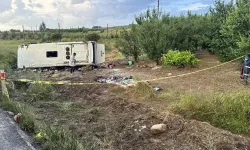 Tur midibüsü şarampole devrildi: 4 ölü, 26 yaralı
