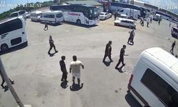 Takılan gaz pedalı ortalığı savaş alanına çevirdi, minibüsün içindeki adam böyle düştü