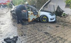 Serik'te seyir halindeki otomobil yandı