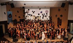 Akdeniz Üniversitesi Fen Fakültesi'nde mezuniyet coşkusu