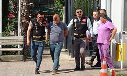 Antalya'da eşini ve kayınpederini öldüren zanlı adliyeye sevk edildi