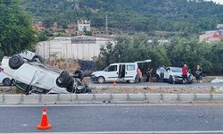 Mersin'de otomobil takla attı