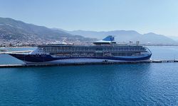 Lüks kruvaziyer Alanya'ya demirledi