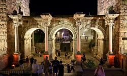 Antalya'nın tarihi mirası ışıklarla buluştu