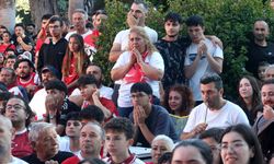 Antalya'daki sporseverler milli takımın yenilgisine üzüldü