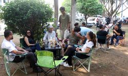 Öğrenciler LGS'de terledi, aileleri piknik havasında çocuklarını bekledi