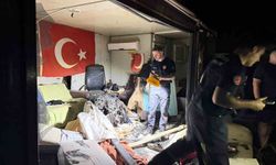 Direğe çarpan otomobilin motoru barakaya uçtu