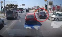Emniyet şeridinden gelip genç kıza çarptı