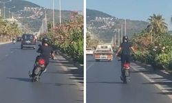 Canını hiçe saydı: Motosiklet üzerinde riskli hareketler