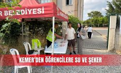 Kemer’den öğrencilere su ve şeker