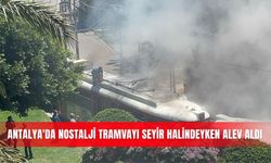 Antalya'da nostalji tramvayı seyir halindeyken alev aldı