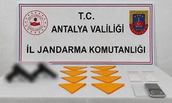 Döşemealtı'nda ikametinde ve aracında yasaklı madde bulunan kişi tutuklandı