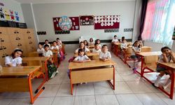 Yaklaşık 18 milyon öğrenci karnelerini alarak yaz tatiline girdi