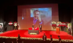 Kadir İnanır için Harbiye Muhsin Ertuğrul Sahnesi'nde tören düzenlendi