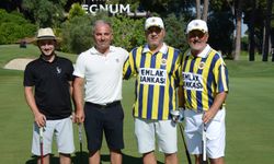 Golf sahasında dostluk buluşması