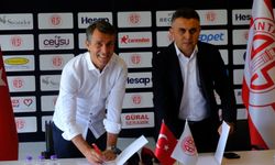 Antalyaspor’da Bülent Korkmaz imzayı attı