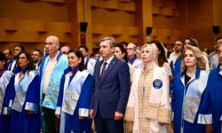 Akdeniz Üniversitesi Tıp Fakültesi'nde mezuniyet heyecanı