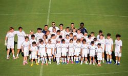Arda Güler, minik futbolcularla bir araya geldi