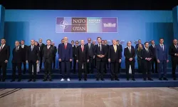 NATO Zirvesi'nde aile fotoğrafı çekildi