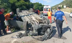 Patlayan lastik otomobili ters çevirdi