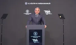 Bakan Ersoy: Turizm geliri ilk 6 ayda 25 milyar 746 milyon dolar oldu
