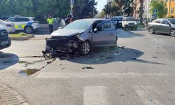Manavgat'ta otomobiller çarpıştı, sürücüler yaralandı